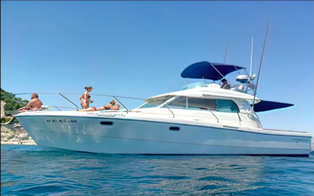 El barco Sedal Uno (Bénéteau Antares 1080) navegando en Menorca